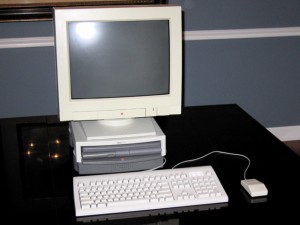 Macintosh DuoDock Plus/II